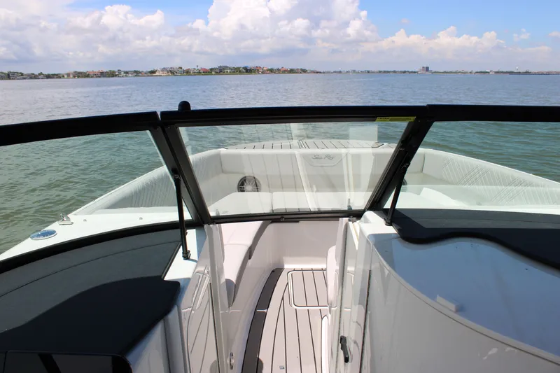 Slide: The Image of Sea Ray SDX 270 Outboard 2026 - 40