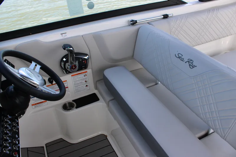 Slide: The Image of Sea Ray SDX 270 Outboard 2026 - 18