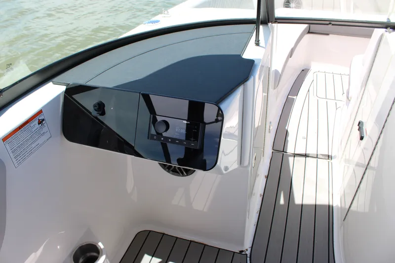 Slide: The Image of Sea Ray SDX 270 Outboard 2026 - 41