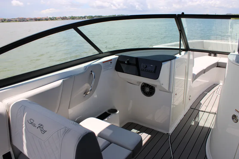 Slide: The Image of Sea Ray SDX 270 Outboard 2026 - 38