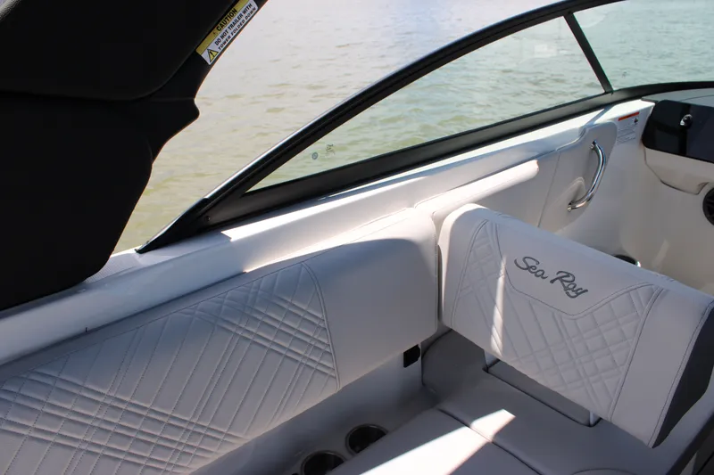 Slide: The Image of Sea Ray SDX 270 Outboard 2026 - 29