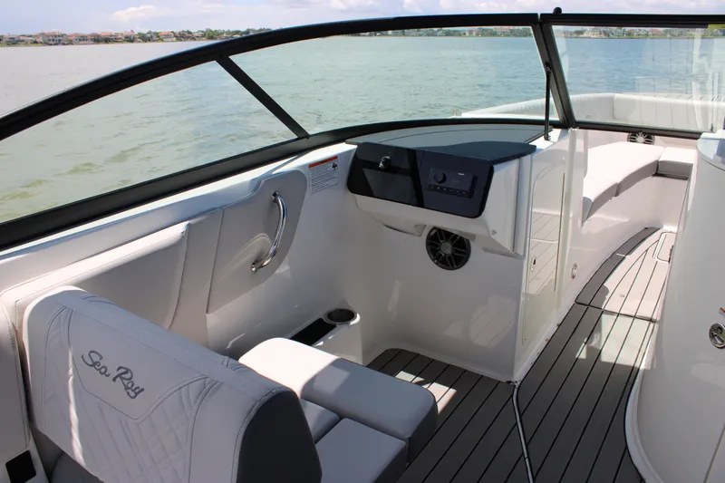 Slide: The Image of Sea Ray SDX 270 Outboard 2026 - 37