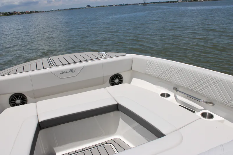 Slide: The Image of Sea Ray SDX 270 Outboard 2026 - 49