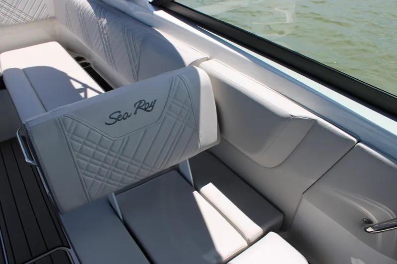 Slide: The Image of Sea Ray SDX 270 Outboard 2026 - 19