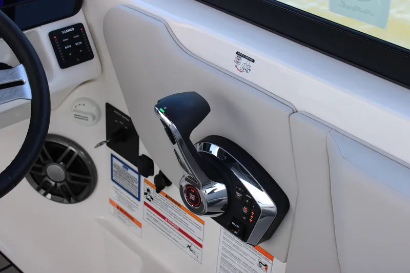 Slide: The Image of Sea Ray SDX 270 Outboard 2026 - 35
