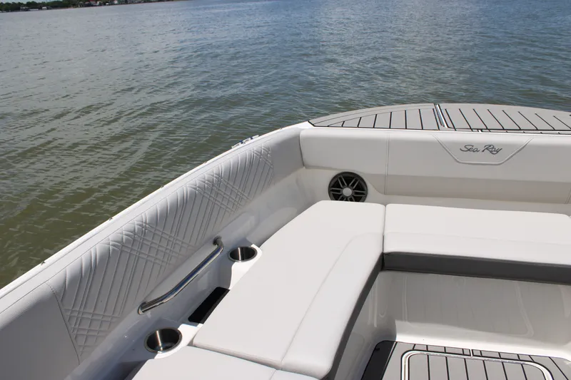 Slide: The Image of Sea Ray SDX 270 Outboard 2026 - 50