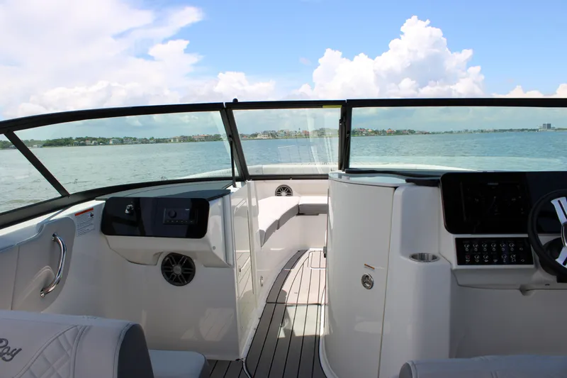 Slide: The Image of Sea Ray SDX 270 Outboard 2026 - 28