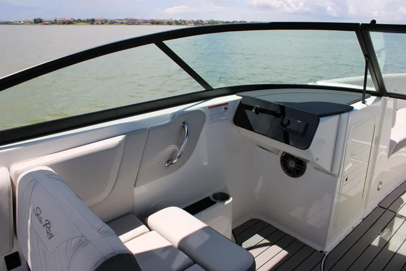 Slide: The Image of Sea Ray SDX 270 Outboard 2026 - 31