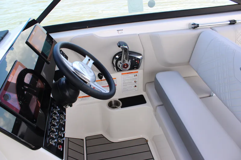 Slide: The Image of Sea Ray SDX 270 Outboard 2026 - 17