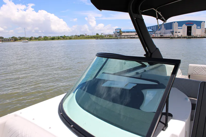 Slide: The Image of Sea Ray SDX 270 Outboard 2026 - 22