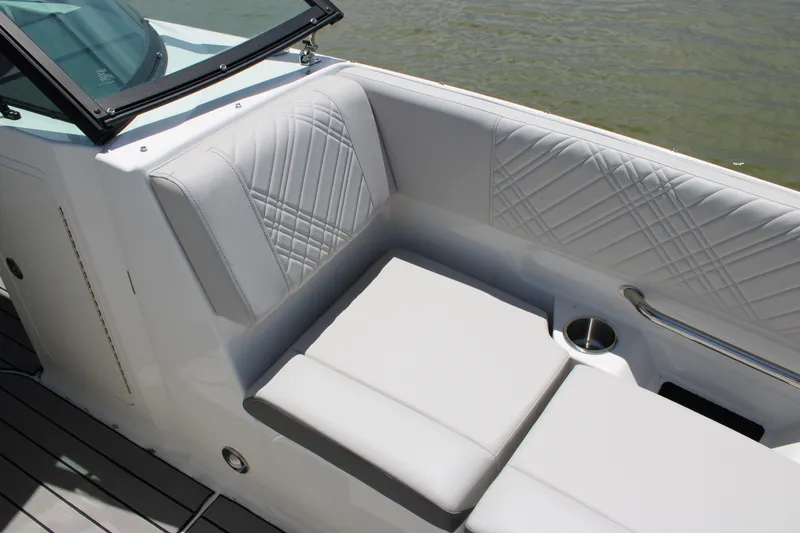 Slide: The Image of Sea Ray SDX 270 Outboard 2026 - 46