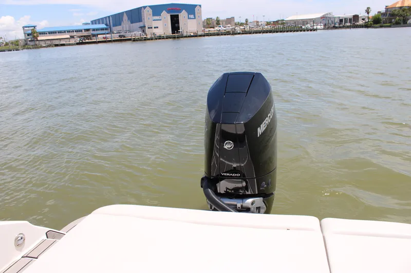 Slide: The Image of Sea Ray SDX 270 Outboard 2026 - 27