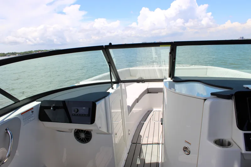 Slide: The Image of Sea Ray SDX 270 Outboard 2026 - 36