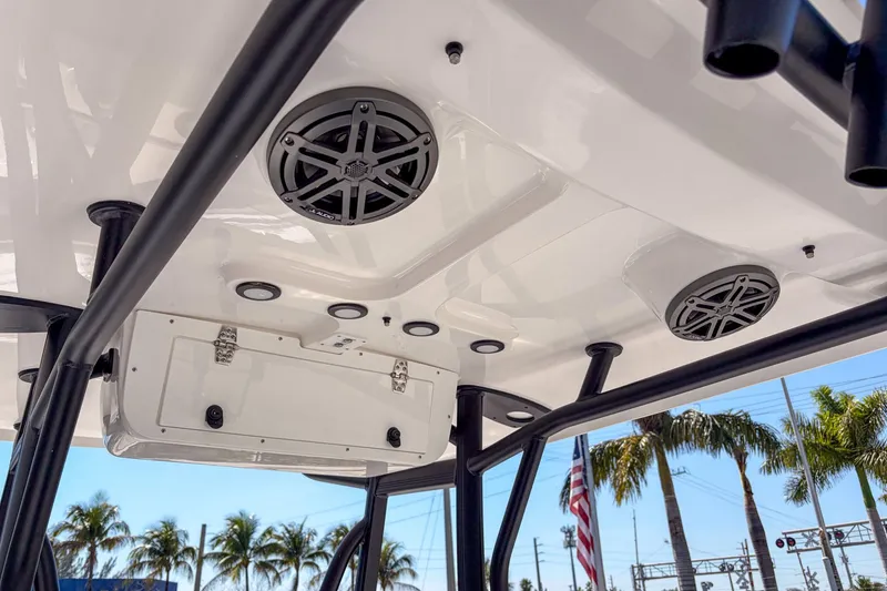 Slide: The Image of Sea Hunt Ultra 219 2026 - 10