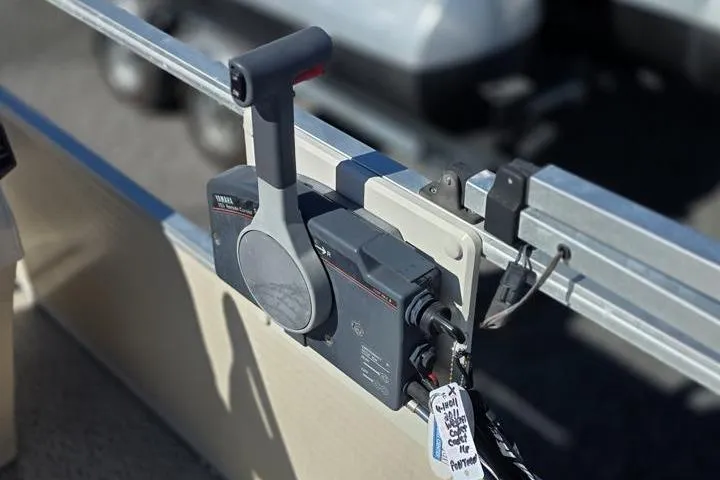 Slide: The Image of Throttle control on 2011 Weeres Cadet Fish 160 pontoon boat. - 13