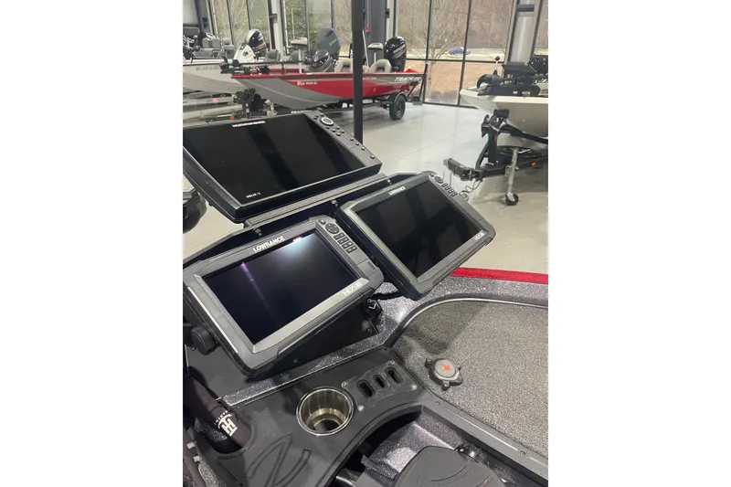 Slide: The Image of 2018 Ranger Z521L boat with advanced navigation screens in a showroom. - 15