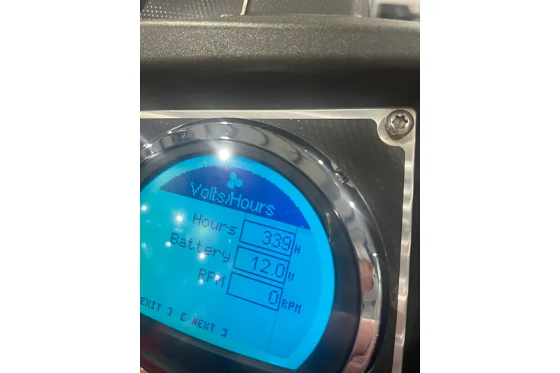 Slide: The Image of Close-up of 2018 Ranger Z521L display showing 339 hours, 12.0V battery, 0 RPM. - 18