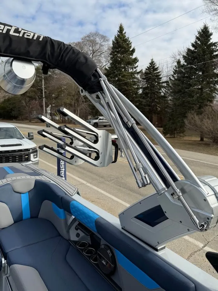 Slide: The Image of MasterCraft XT24 2022 - 6