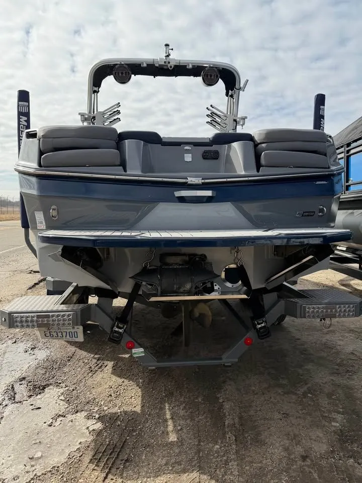 Slide: The Image of MasterCraft XT24 2022 - 8