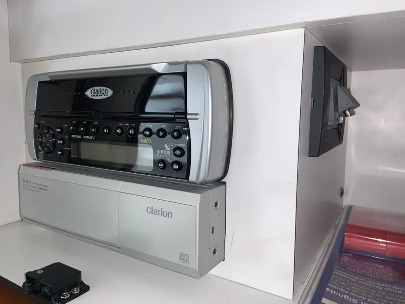 Slide: The Image of Clarion stereo system in a 2005 Sea Ray 500 Sundancer yacht. - 28