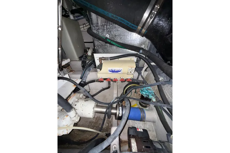 Slide: The Image of Engine room of 2001 Sea Ray 560 Sedan Bridge with fire extinguisher and equipment. - 33