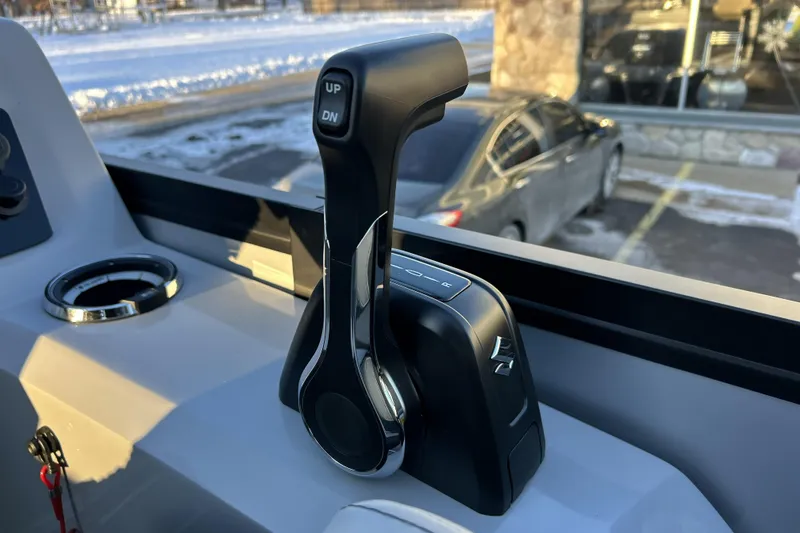 Slide: The Image of Viaggio Lago Z-B 22 throttle control lever, 2026 model, in a modern vehicle interior. - 16