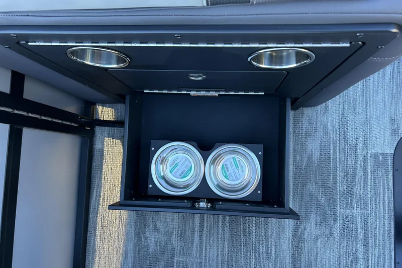 Slide: The Image of Viaggio Lago Z-B 22, 2026 model, featuring a built-in storage compartment with cup holders. - 28