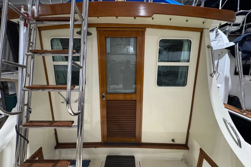 Slide: The Image of 1988 Blue Seas 31 boat stern with wooden door and ladder. - 5