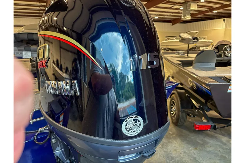 Slide: The Image of 2025 G3 Sportsman 1810 boat with Yamaha 115 engine in showroom. - 6
