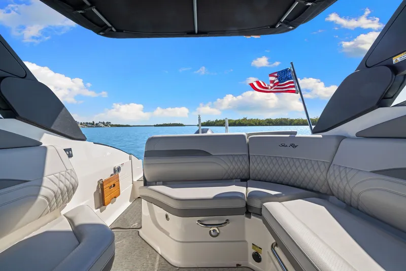 Slide: The Image of Sea Ray SLX 260 Outboard 2024 - 13