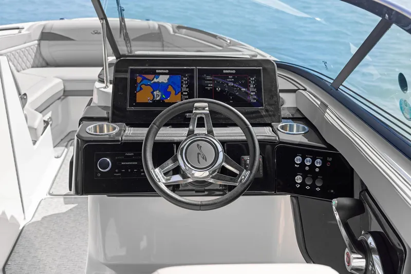 Slide: The Image of Sea Ray SLX 260 Outboard 2024 - 20