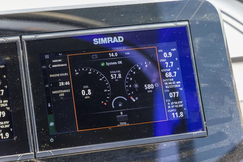 Slide: The Image of Sea Ray SLX 260 Outboard 2024 - 21