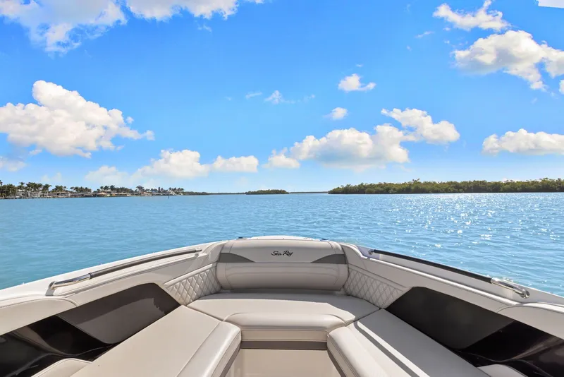 Slide: The Image of Sea Ray SLX 260 Outboard 2024 - 26