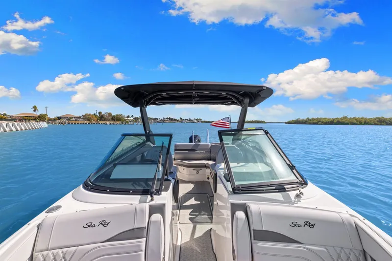 Slide: The Image of Sea Ray SLX 260 Outboard 2024 - 27