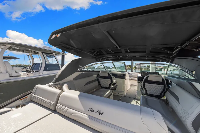 Slide: The Image of Sea Ray SLX 260 Outboard 2024 - 28
