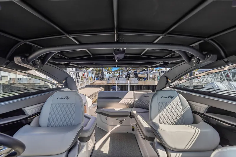Slide: The Image of Sea Ray SLX 260 Outboard 2024 - 29