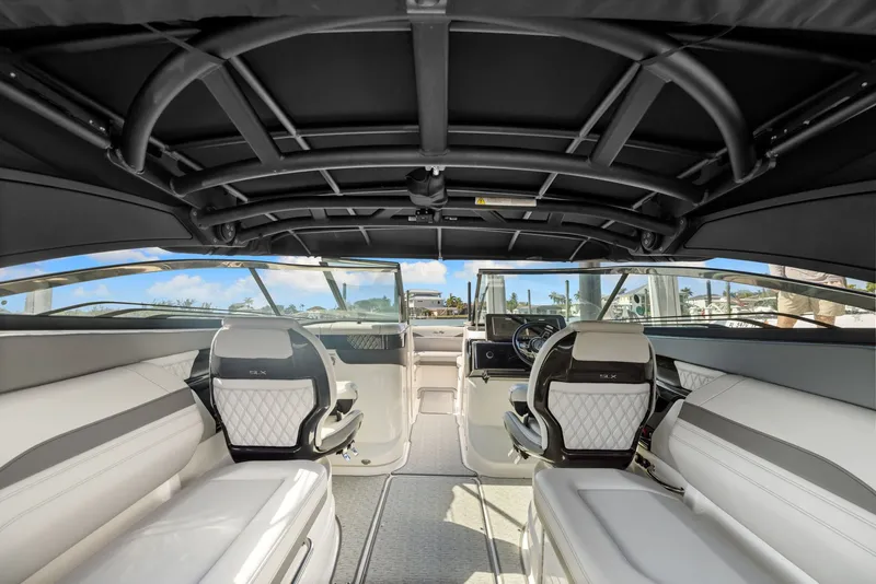 Slide: The Image of Sea Ray SLX 260 Outboard 2024 - 31
