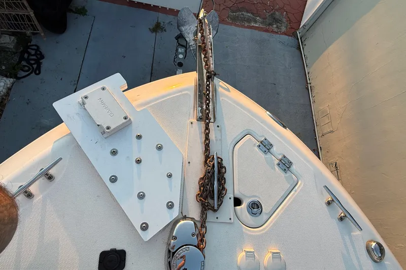 Slide: The Image of 2018 Robalo R242 Center Console boat deck with anchor and chain. - 32