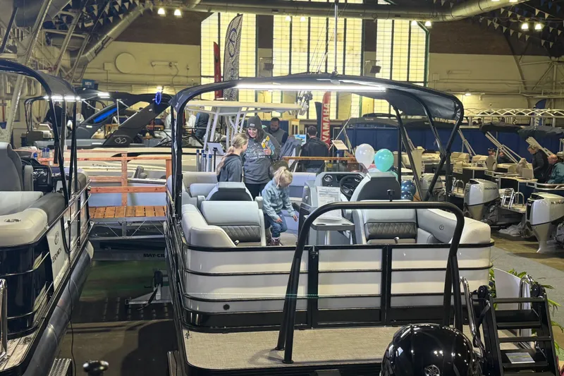 Slide: The Image of 2026 Veranda VS 22 RC pontoon boat displayed at indoor boat show. - 10