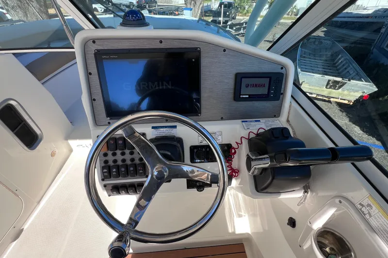 Slide: The Image of 2017 World Cat Glacier Bay Edition 2740 Dual Console helm with Garmin and Yamaha displays. - 29
