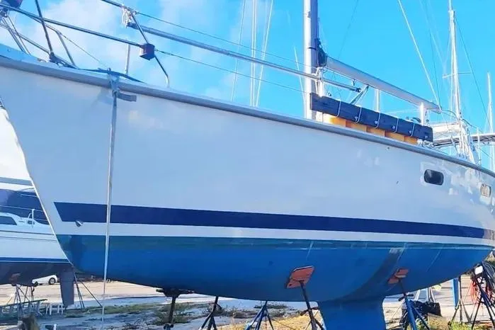 Slide: The Image of Sailboat Hunter 430, 1997 model, on land with blue and white hull. - 5
