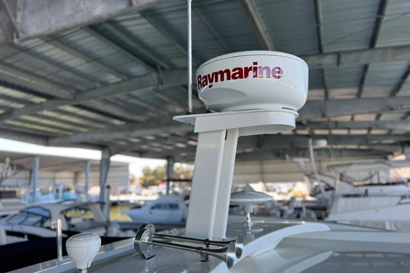 Slide: The Image of Radar equipment on 2017 Sea Ray Sundancer 400 yacht in marina setting. - 33