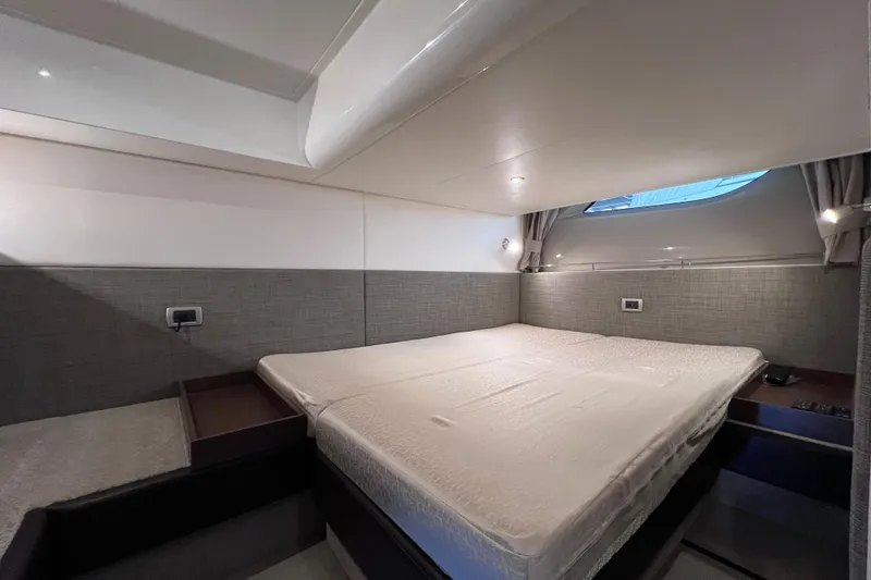 Slide: The Image of Luxurious cabin interior of 2017 Sea Ray Sundancer 400 yacht with modern design. - 79