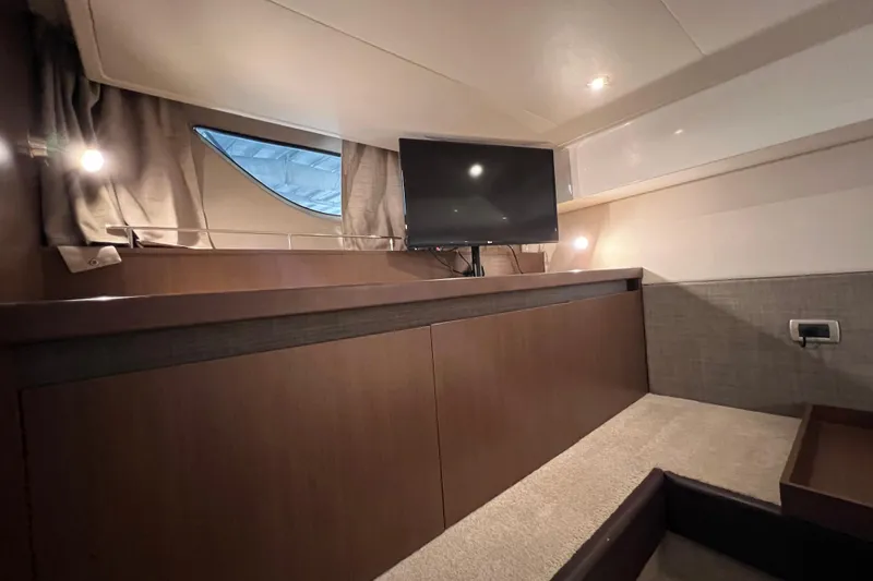 Slide: The Image of Interior of 2017 Sea Ray Sundancer 400 yacht with TV and modern furnishings. - 80