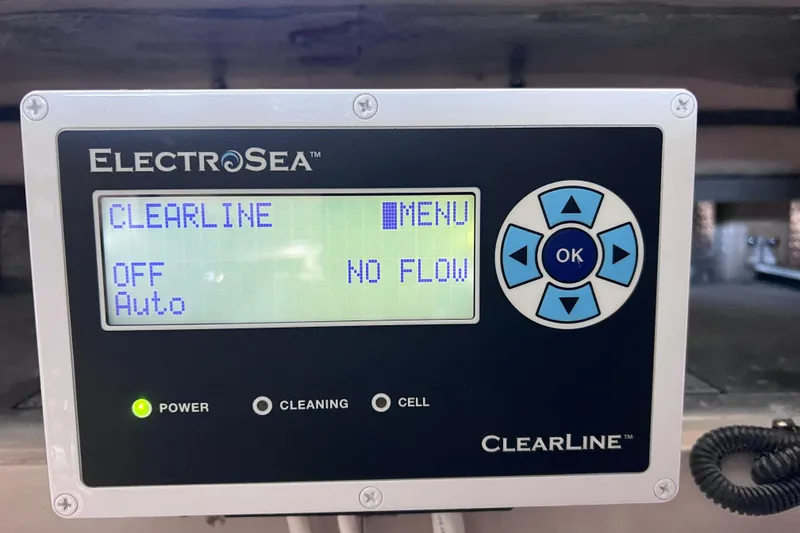 Slide: The Image of ElectroSea ClearLine control panel on 2017 Sea Ray Sundancer 400 yacht, displaying "No Flow." - 88