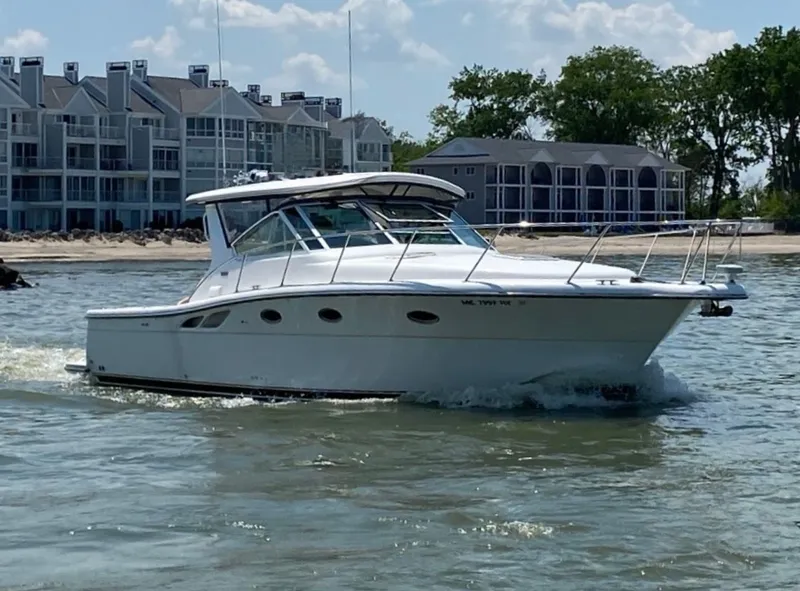 The Image of Tiara 3500 Open 2000 - undefined