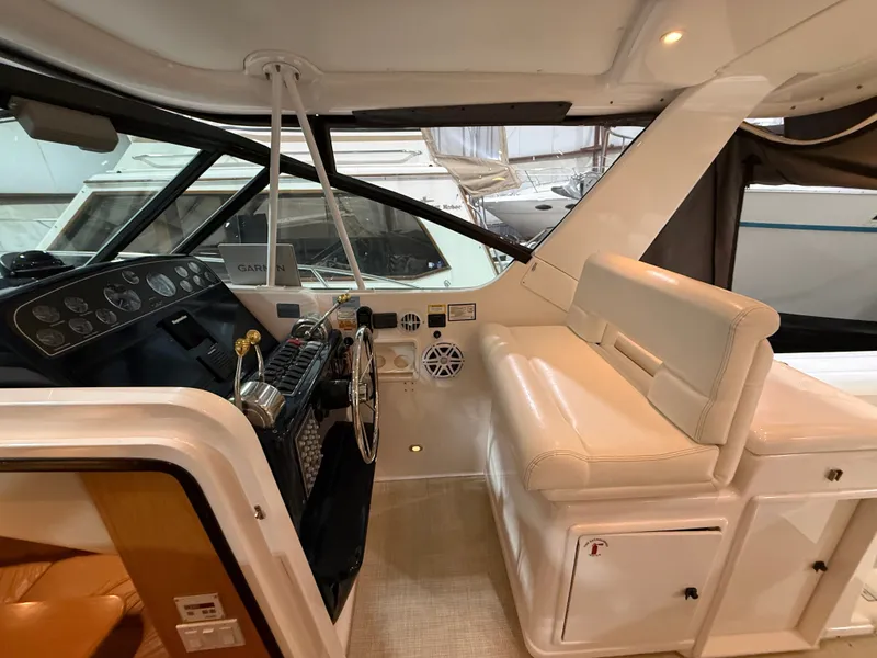 Slide: The Image of Tiara 3500 Open 2000 - 17