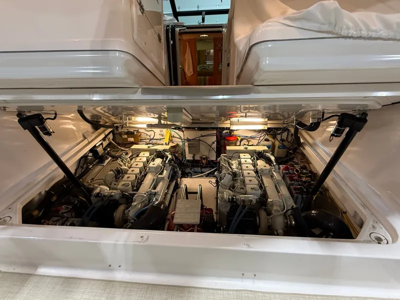 Slide: The Image of Tiara 3500 Open 2000 - 35