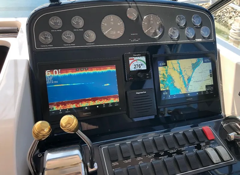 Slide: The Image of Tiara 3500 Open 2000 - 40