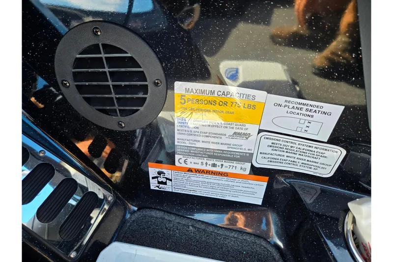 Slide: The Image of 2021 Ranger Z521L boat capacity and safety labels, showing maximum capacity and seating recommendations. - 13